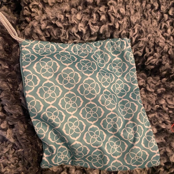 Kendra Scott Necklace - Picture 5 of 5